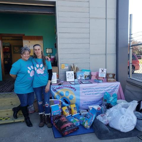 Furrbaby Food Pantry volunteers